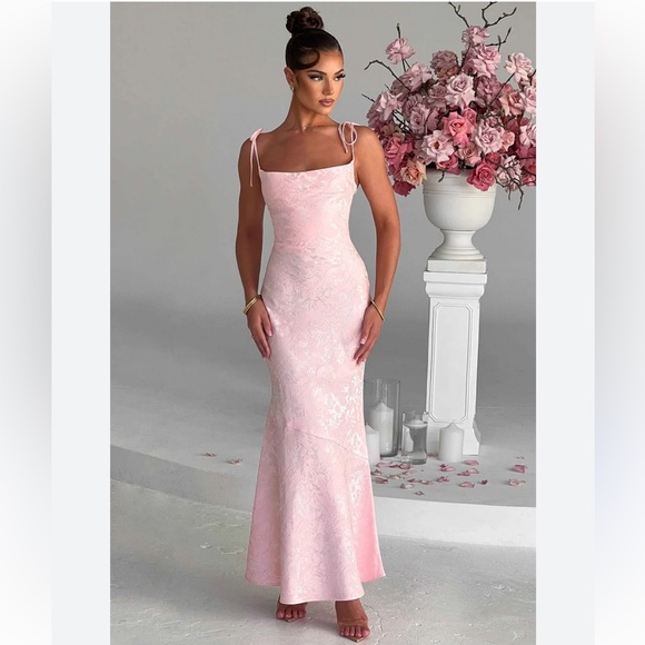NEW Babyboo Whitney Maxi Dress in Blush Pink Size XS - Picture 1 of 7